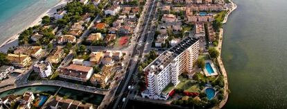 Urbanizaci&oacute;n en Alc&ugrave;dia, en la costa de Mallorca.