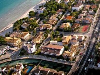 Urbanizaci&oacute;n en Alc&ugrave;dia, en la costa de Mallorca.