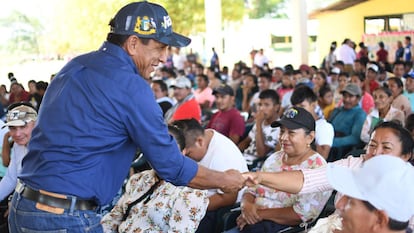 Álvaro Arley León en un evento político en Cumaribo, en 2022, en una imagen compartida en sus redes sociales.