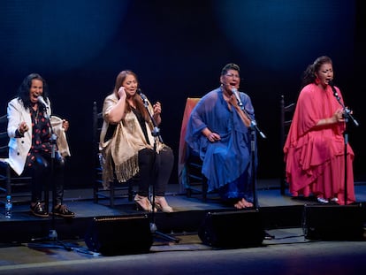 De izquierda a derecha, La Kaita, Montse Cortés, Remedios Amaya y La Fabi, durante el concierto.