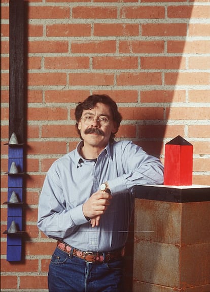 Alberto Corazón, fotografiado para una entrevista con EL PAÍS, en 1993.