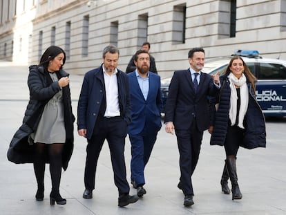 De izquierda a derecha, la diputada de Cs María del Carmen Martínez; el concejal de Madrid Santiago Saura; el diputado Miguel Gutiérrez; el portavoz en el Congreso, Edmundo Bal, y la diputada Sara Giménez.