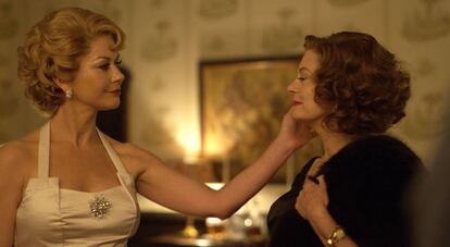 Catherine Zeta-Jones (Havilland) y Susan Sarandon (Davies) en 'Feud'.