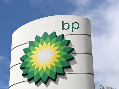 El logo de BP, en una gasolinera del norte de Londres, en una imagen de archivo.