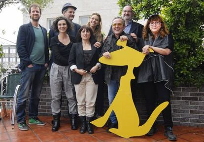 Los miembros del jurado posan ayer en Cans.