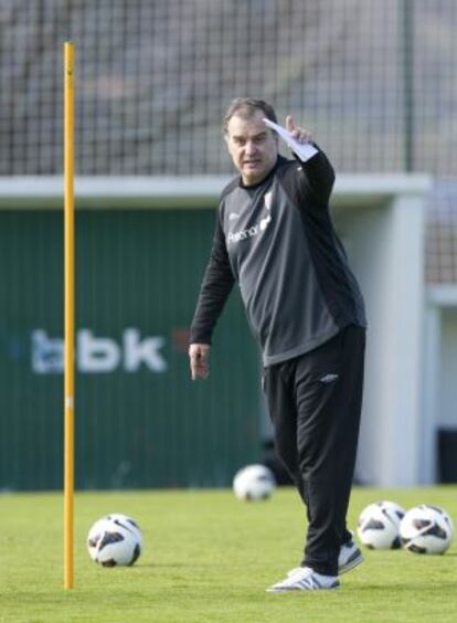 Bielsa, durante un entrenamiento.