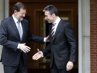 Rajoy recibe en La Moncloa a Rasmussen.