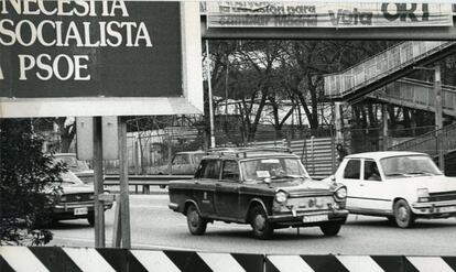 Propaganda del PSOE y de Organización Revolucionaria de Trabajadores, en Madrid en la campaña de las elecciones municipales del 3 de abril 1979. La ORT era el partido en el que militaba Francisca Sauquillo, y por el que encabezaba la lista para ser alcaldesa de Madrid.