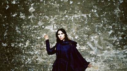 PJ Harvey em uma imagem de seu site oficial.