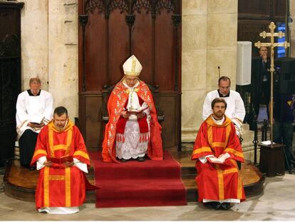 El arzobispo de Tarragona, Jaume Pujol Balcells, oficia una misa. 