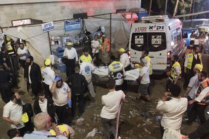 La aglomeración humana dificultó las tareas de auxilio y rescate. Las ambulancias apenas podían llegar al lugar del accidente para evacuar a los heridos, muchos de los cuales tuvieron que ser traslados en helicóptero a distintos hospitales del país.