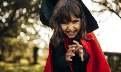 Los vampiros tuvieron su buena época en los 80: había un helado Drácula, caramelos Drácula y el conde Draco era uno de los personajes que más molaban de Barrio Sésamo. Así que estas tres palabras se convirtieron en una despedida habitual entre los jóvenes que hay quien se resiste a dejar marchar. 