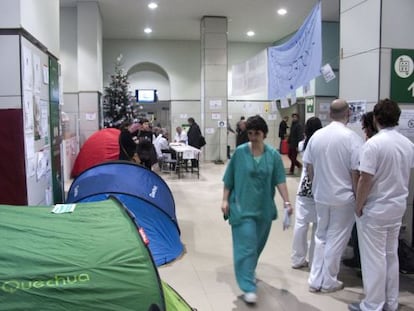 Vest&iacute;bulo del hospital Cl&iacute;nic de Barcelona durante el encierro indefinido que mantiene.