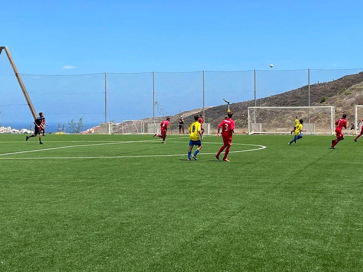 Un entrenador de fútbol de Tenerife, investigado por supuesta corrupción de menores | Sociedad