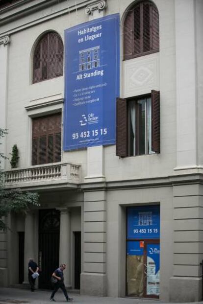 Edificio con pisos en alquiler en Barcelona. 
