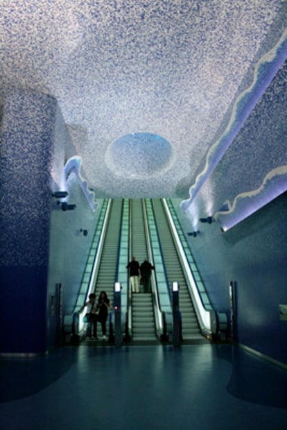 Estación de metro Toledo de Nápoles, ideada por óScar Tusquets.