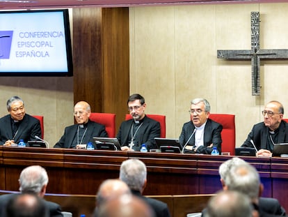 Cúpula de la Conferencia Episcopal Española, durante su reunión extraordinaria de este julio para aprobar un plan de reparación a víctimas de abusos sexuales en la Iglesia.