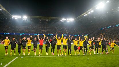 Los jugadores del Borussia Dortmund festejan el pase a cuartos.