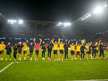 Los jugadores del Borussia Dortmund festejan el pase a cuartos.