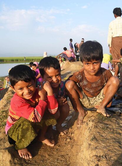 Naciones Unidas pide a la comunidad internacional solidaridad con los refugiados rohingya. Más de medio millón de refugiados de esta etnia musulmana han ido llegando a Bangladés desde el pasado 25 de agosto, huyendo de la persecución y la violencia desatada en su contra en Myanmar por parte de las autoridades del país.