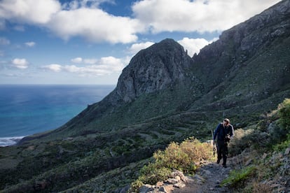 Ruta por el litoral de la reserva de la biosfera Macizo de Anaga, en la isla de Tenerife.