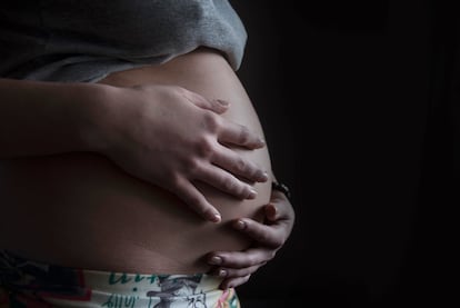 Una mujer embarazada