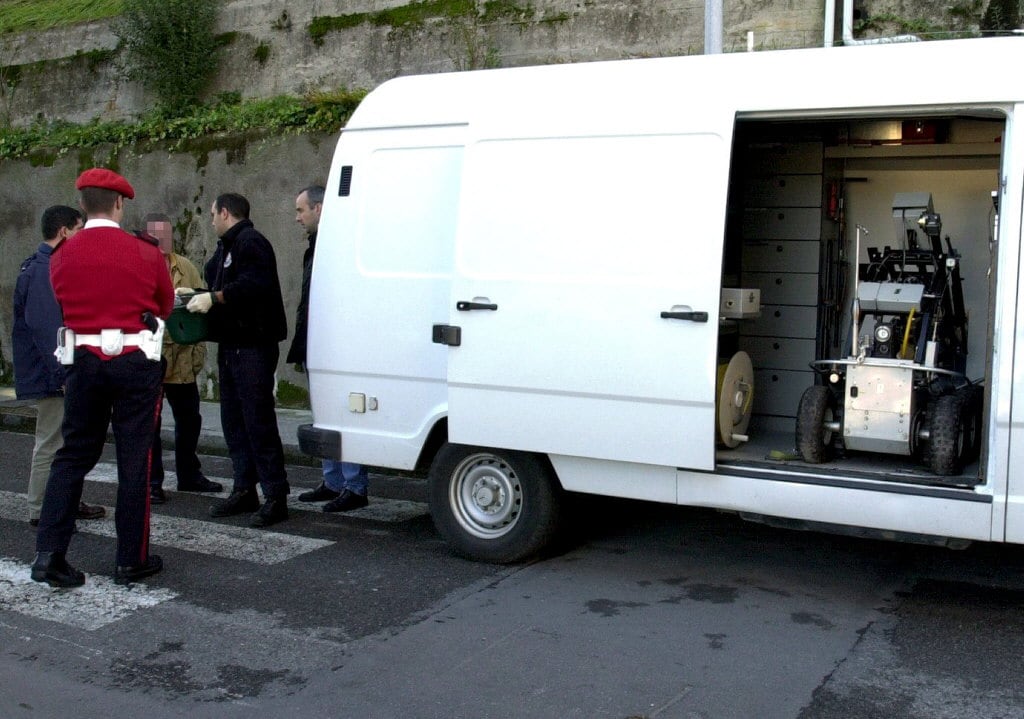 Cuatro etarras se enfrentan a casi 75 años de cárcel por intentar asesinar a una periodista de EL PAÍS y a otro de Antena 3 en el año 2000