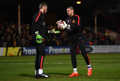 Valdés, junto a De Gea