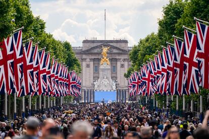 The Mall, la calle que conduce al Palacio de Buckingham, este miércoles, antes del comienzo del fin de semana del Jubileo.