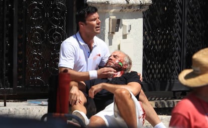Ricky Martin y Edgar Ramirez, en el rodaje en Miami de 'Versace: American Crime Story' el pasado mes de mayo.