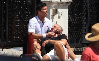 Ricky Martin y Edgar Ramirez, en el rodaje en Miami de 'Versace: American Crime Story' el pasado mes de mayo.