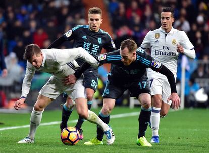 David Zurutuza, lucha por el balón conToni Kroos.