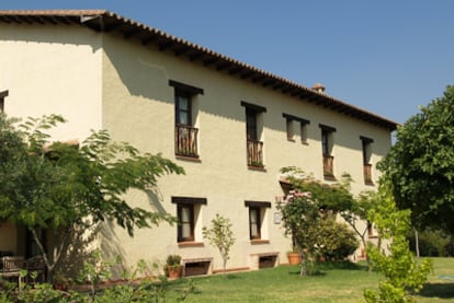 Fachada del hotel rural Quinta del Castro, en la comarca de La Vera (Cáceres).
