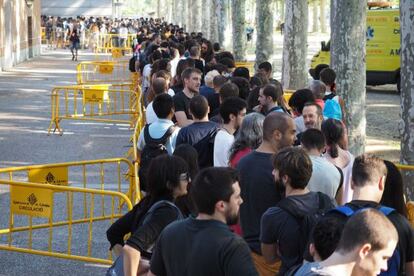 La cua per participar en el rodatge de 'Joc de trons'.