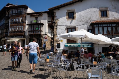 Comillas, Cantabria'daki El Siglo tavernası.