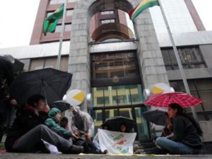 Activistas bolivianos protestan por la situaci&oacute;n en el Territorio Ind&iacute;gena Parque Nacional Isiboro S&eacute;cure 