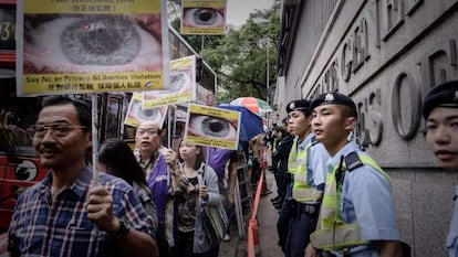 Marcha a favor de Edward Snowden ante el consulado de EEUU en Hong Kong.