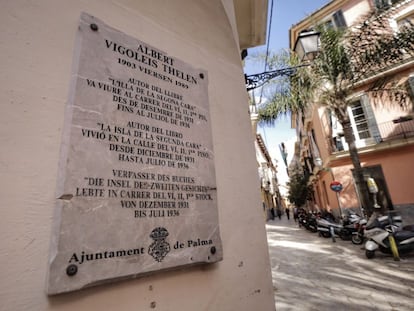 Placa en recuerdo del escritor renano Albert Vigoleis Thelen, en Palma.