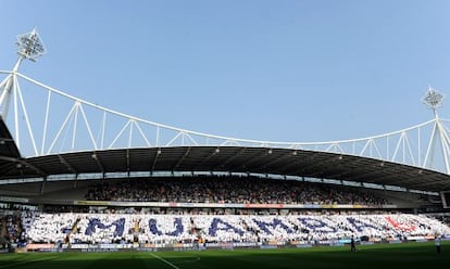 Mosaico en apoyo de Muamba en el estadio del Bolton Wonderers