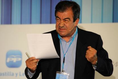 Álvarez-Cascos, durante su intervención ayer en la Convención Nacional del PP de Castilla y León.