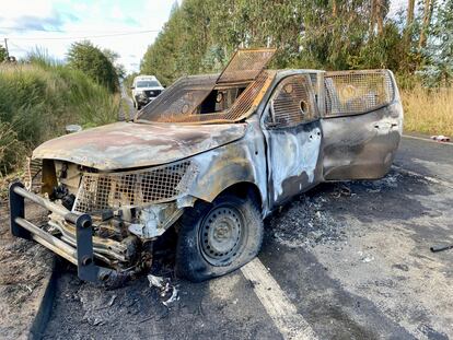 la patrulla policial quemada durante el asesinato de tres carabineros en Cañete (Chile)