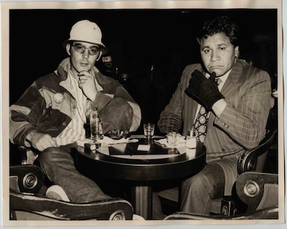 Hunter S. Thompson y Oscar Zeta Acosta en Las Vegas en 1971, en una imagen rescatada por el documental 'The Rise and Fall of the Brown Buffalo'.