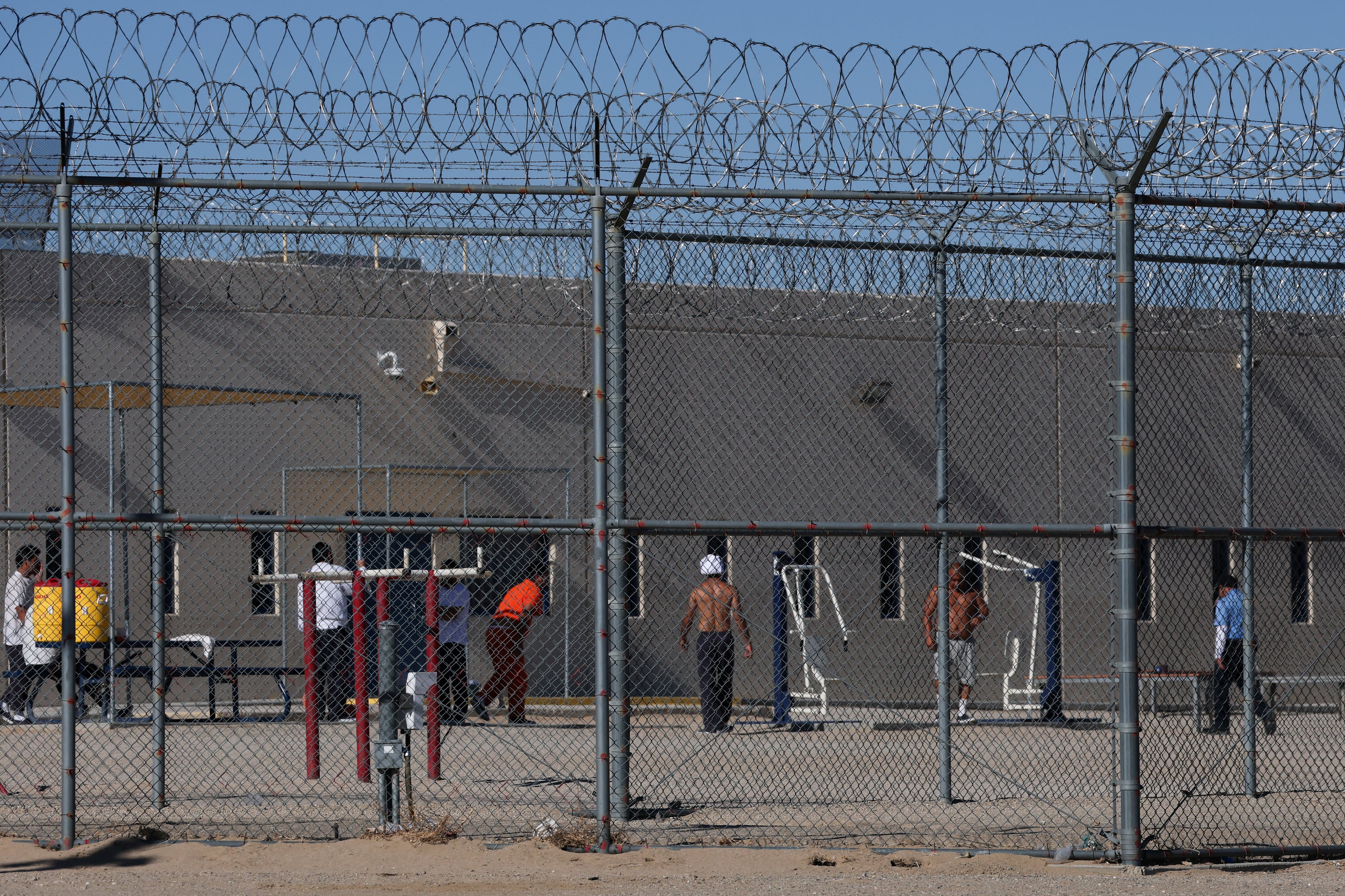 Adelanto, el centro de detención diseñado para que los migrantes se rindan en el que han muerto cuatro mexicanos