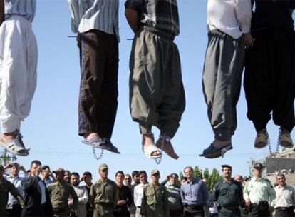 Cinco convictos ahorcados en Mashad, a mil kilómetros al noroeste de Teherán, en 2007.