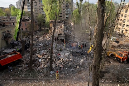 Rescue teams search for victims in Kyiv Thursday.