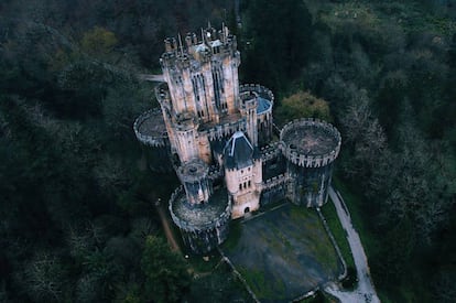 Vista aérea del castillo de Butrón, en Bizkaia.