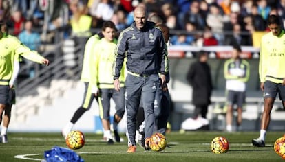 Zidane, en su primer entrenamiento como t&eacute;cnico del Madrid.