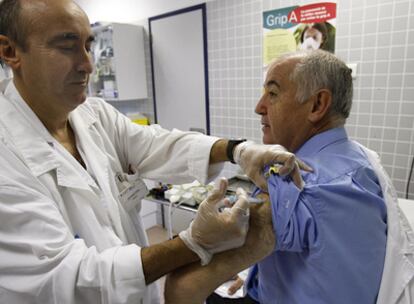 Primer día de vacunación contra la gripe A en el CAP de Vilassar de Mar (Barcelona).