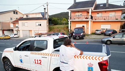 Vista de la vivienda en la que un hombre ha matado a tiros a su esposa, en Cabana de Bergantiños (A Coruña).