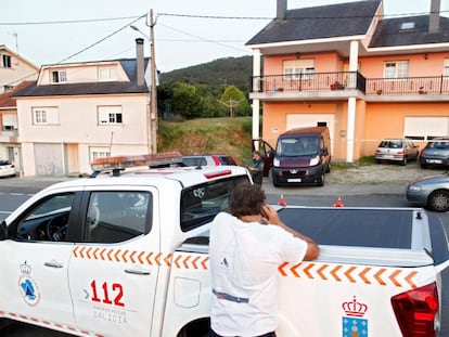 Vista de la vivienda en la que el hombre mató a tiros a su esposa, en Cabana de Bergantiños (A Coruña).